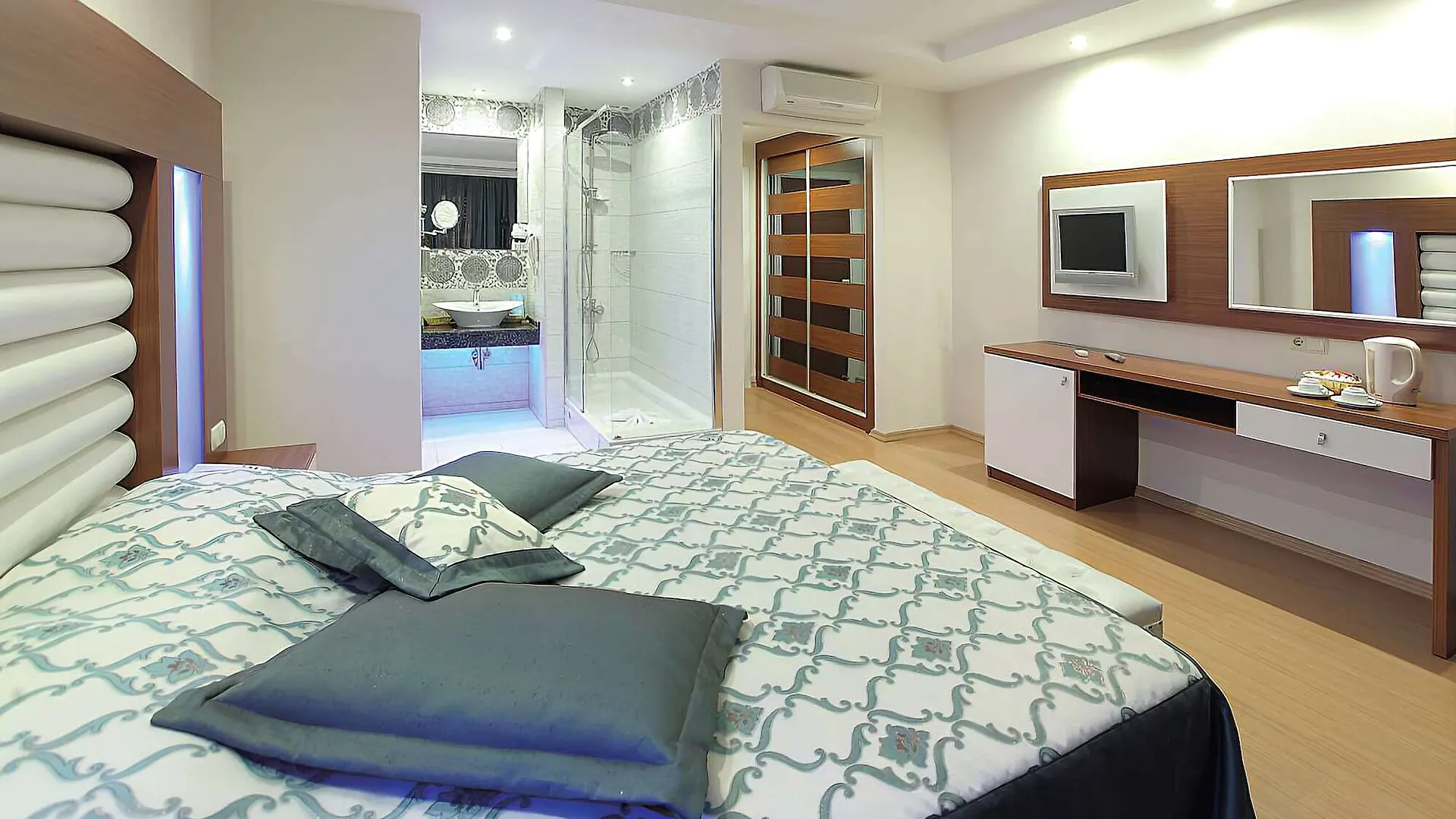 Oludeniz Beach Resort By Z Hotels 4*,